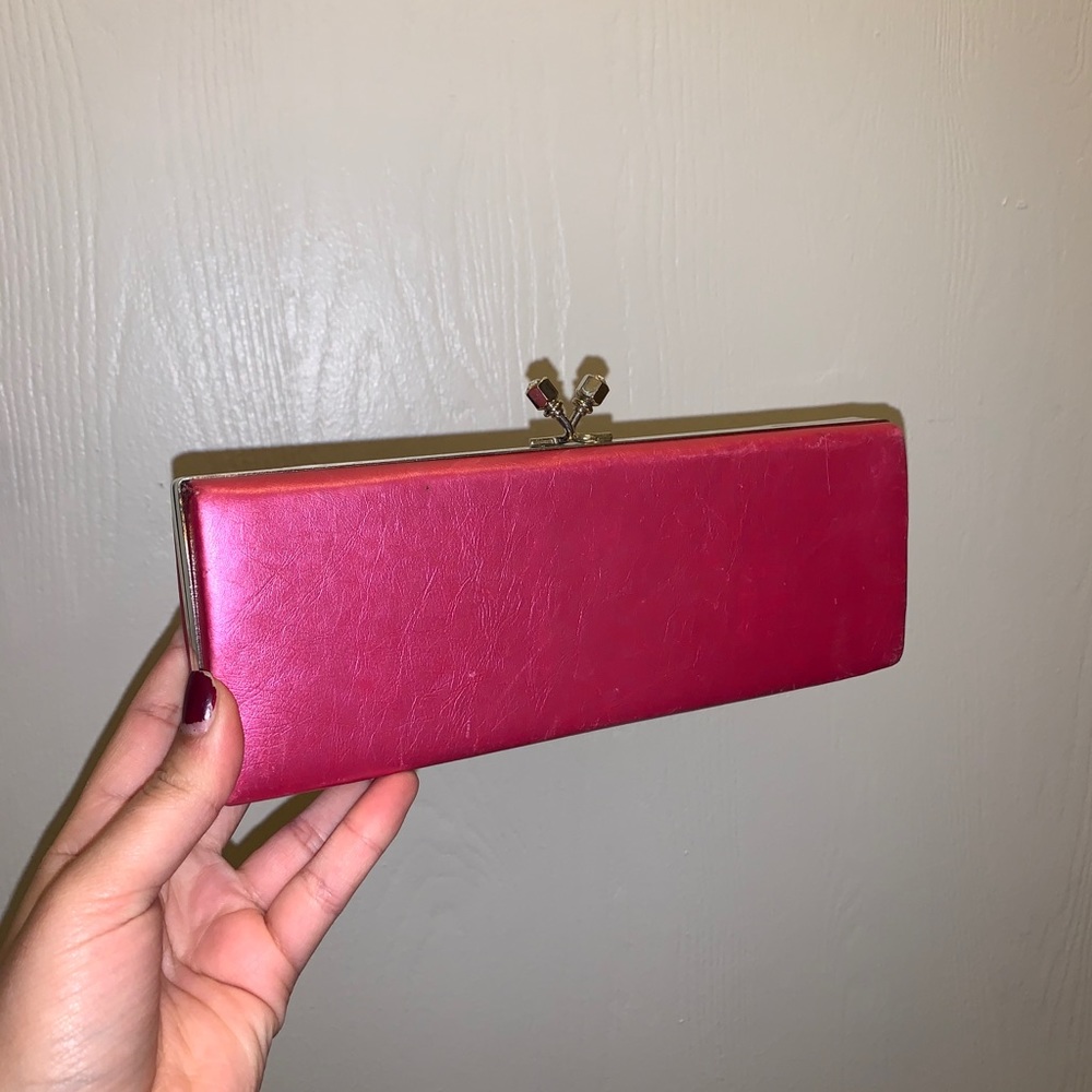 Fuchsia clutch